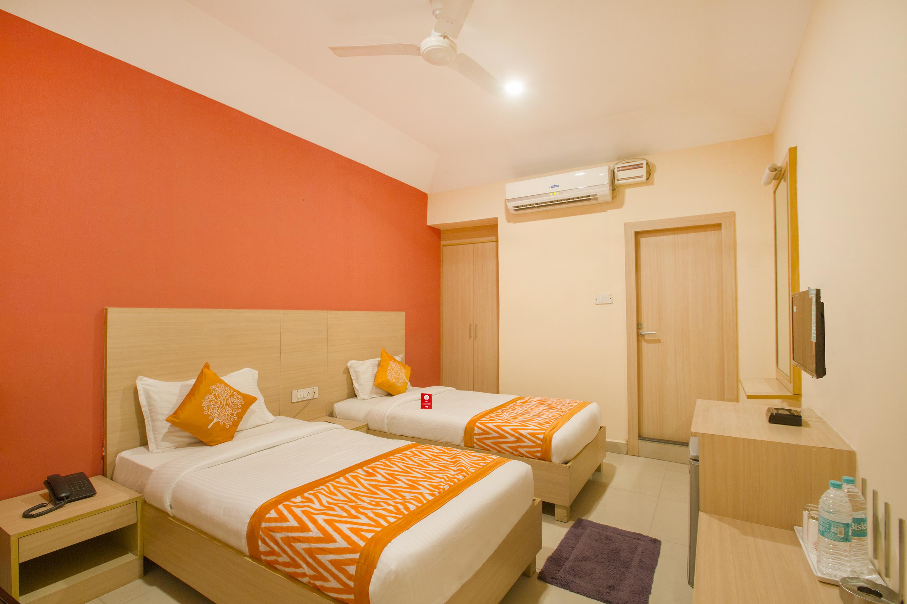Oyo 10235 Oyster Transit Hotels Hyderabad Bagian luar foto