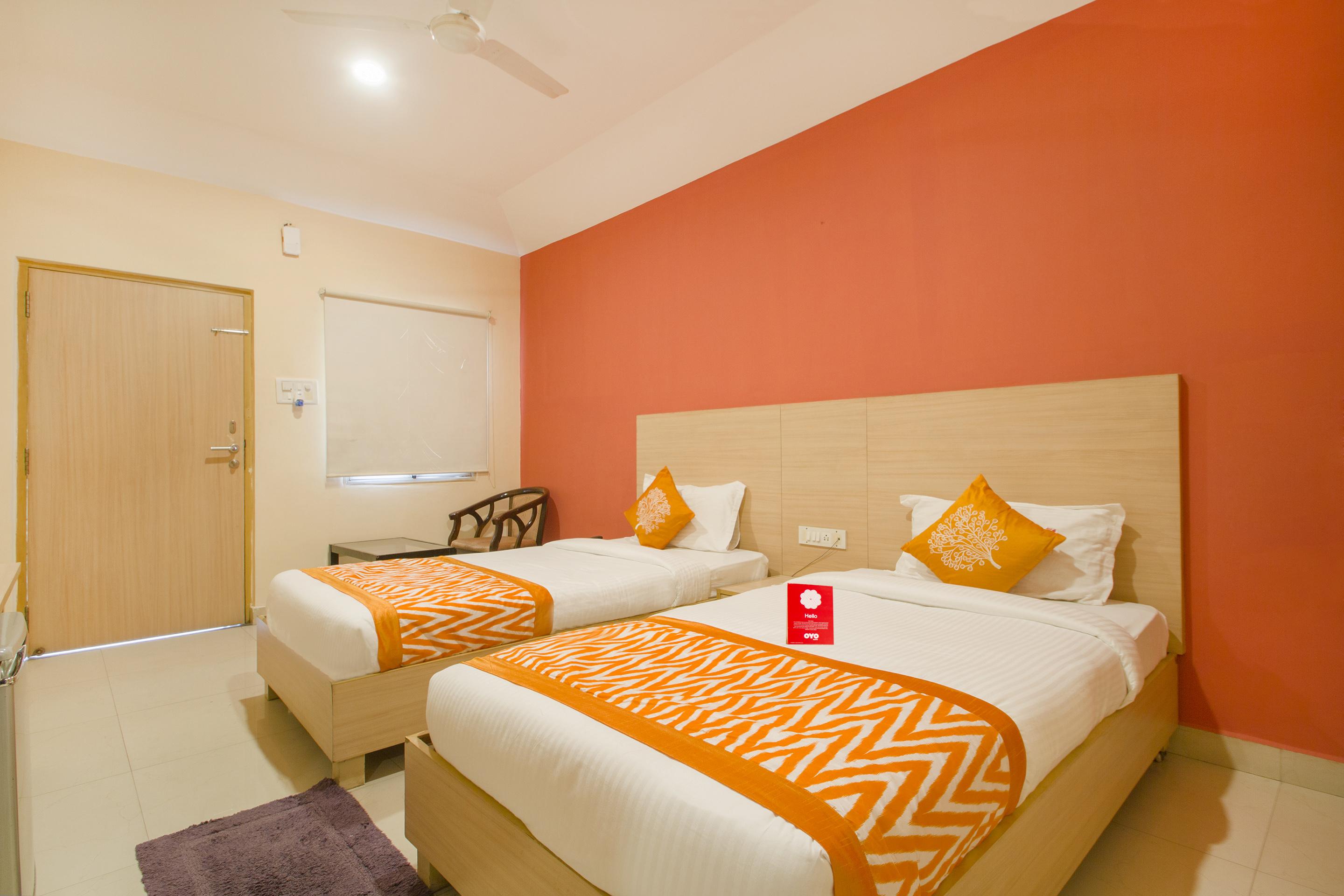 Oyo 10235 Oyster Transit Hotels Hyderabad Bagian luar foto