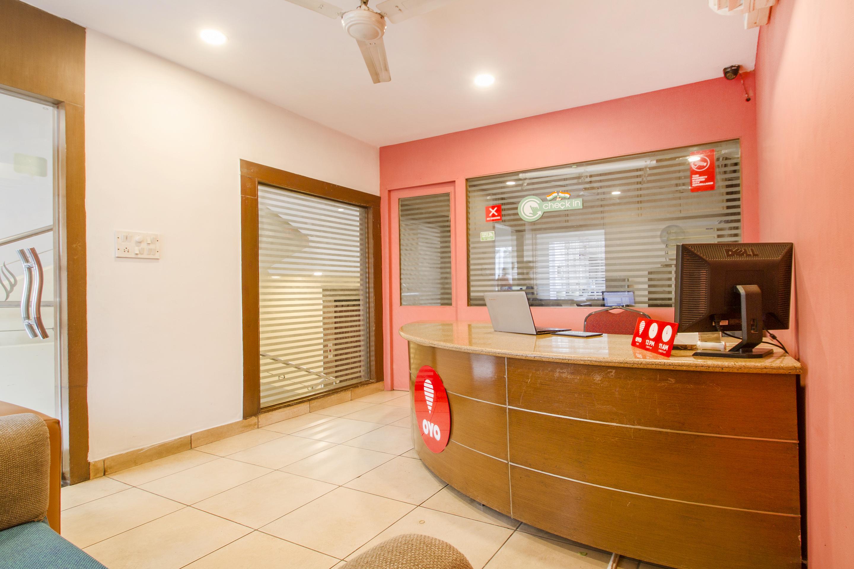 Oyo 10235 Oyster Transit Hotels Hyderabad Bagian luar foto