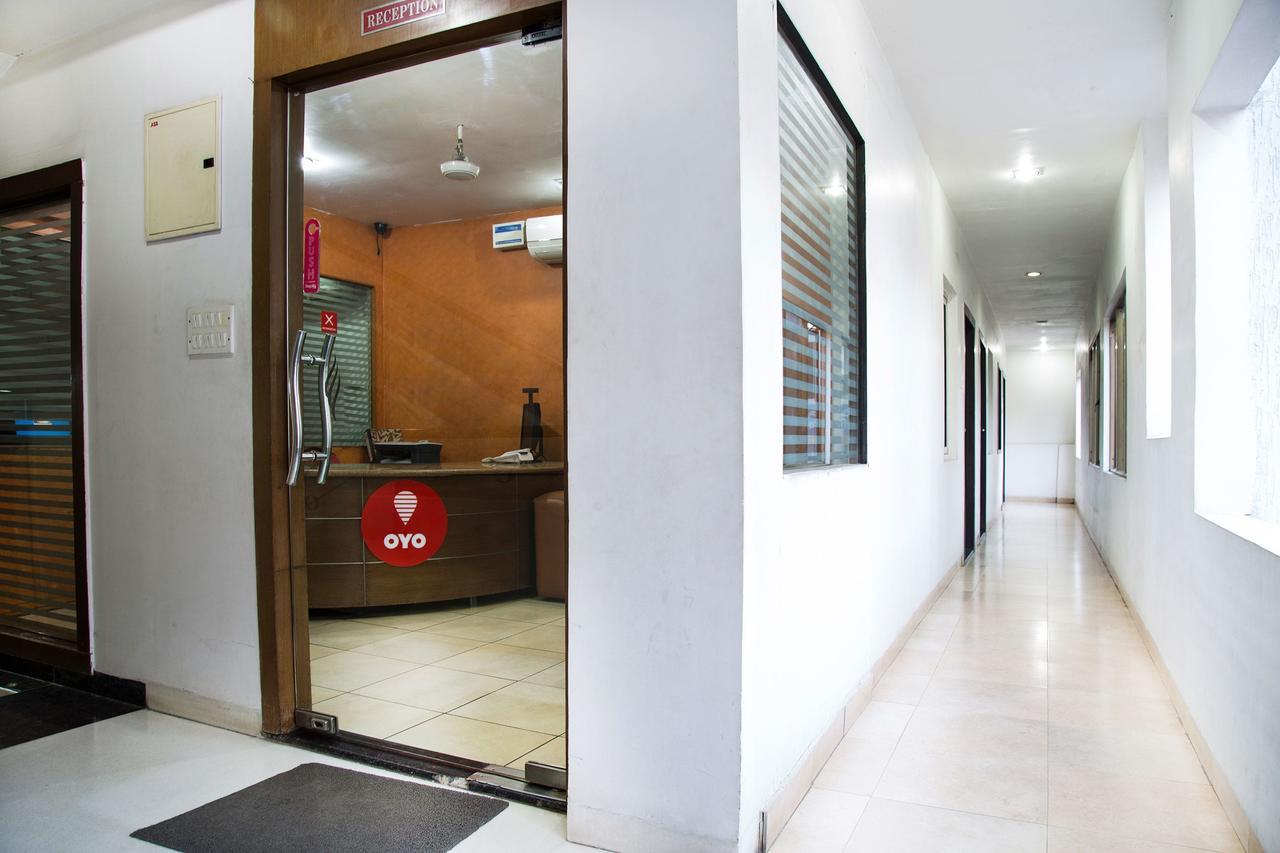 Oyo 10235 Oyster Transit Hotels Hyderabad Bagian luar foto