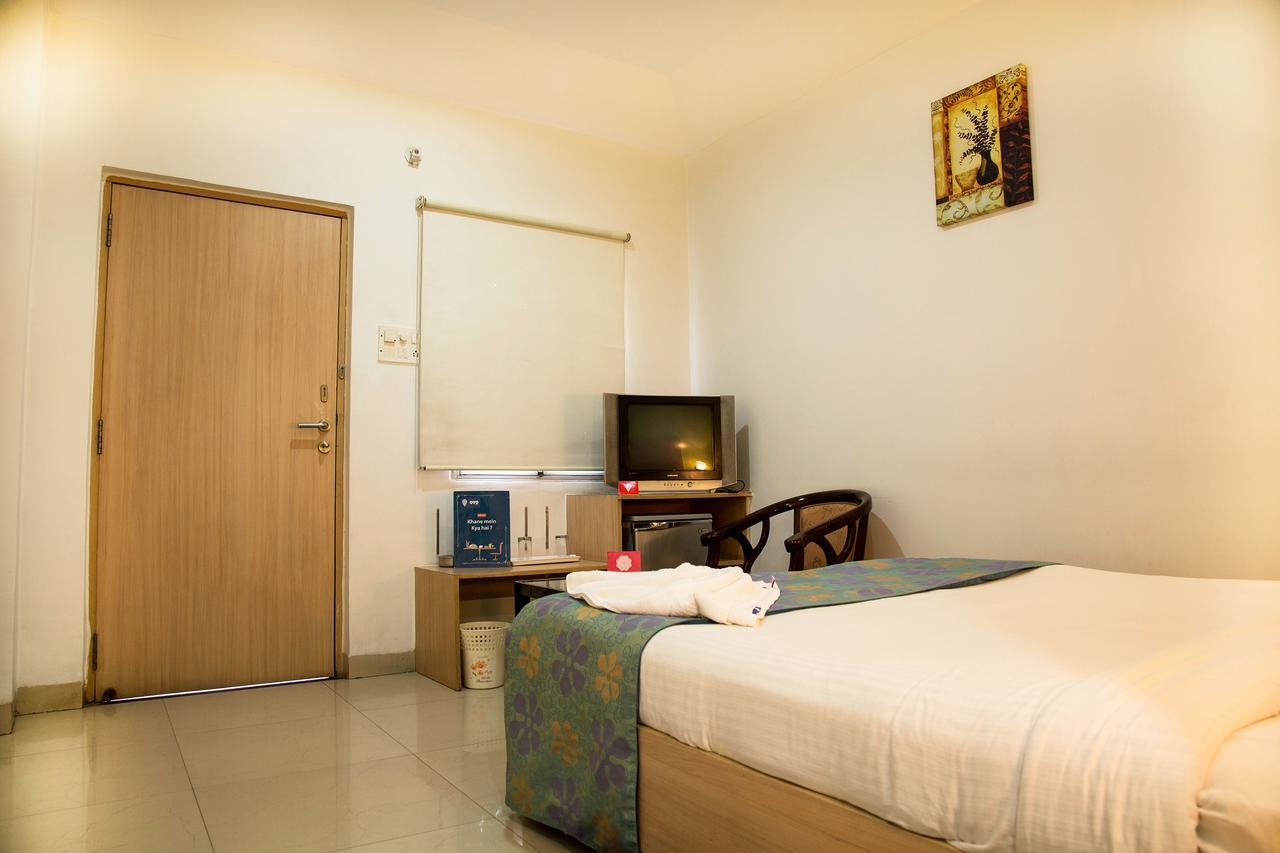 Oyo 10235 Oyster Transit Hotels Hyderabad Bagian luar foto