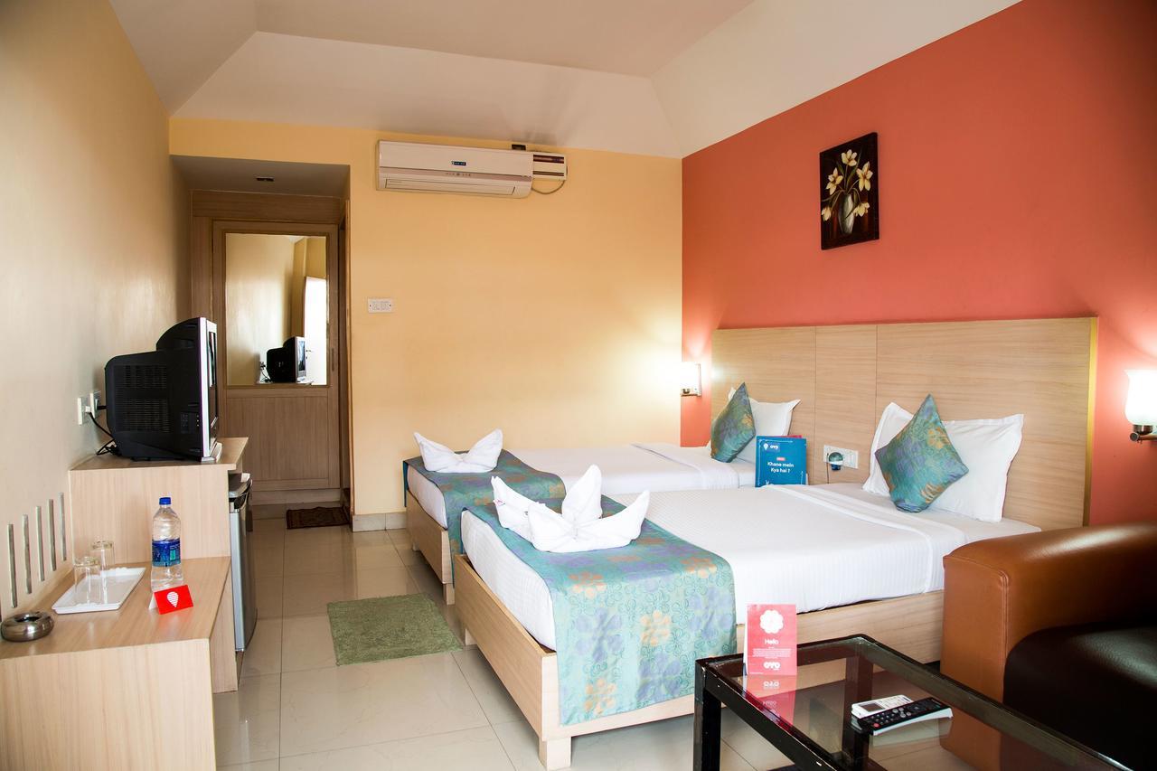 Oyo 10235 Oyster Transit Hotels Hyderabad Bagian luar foto