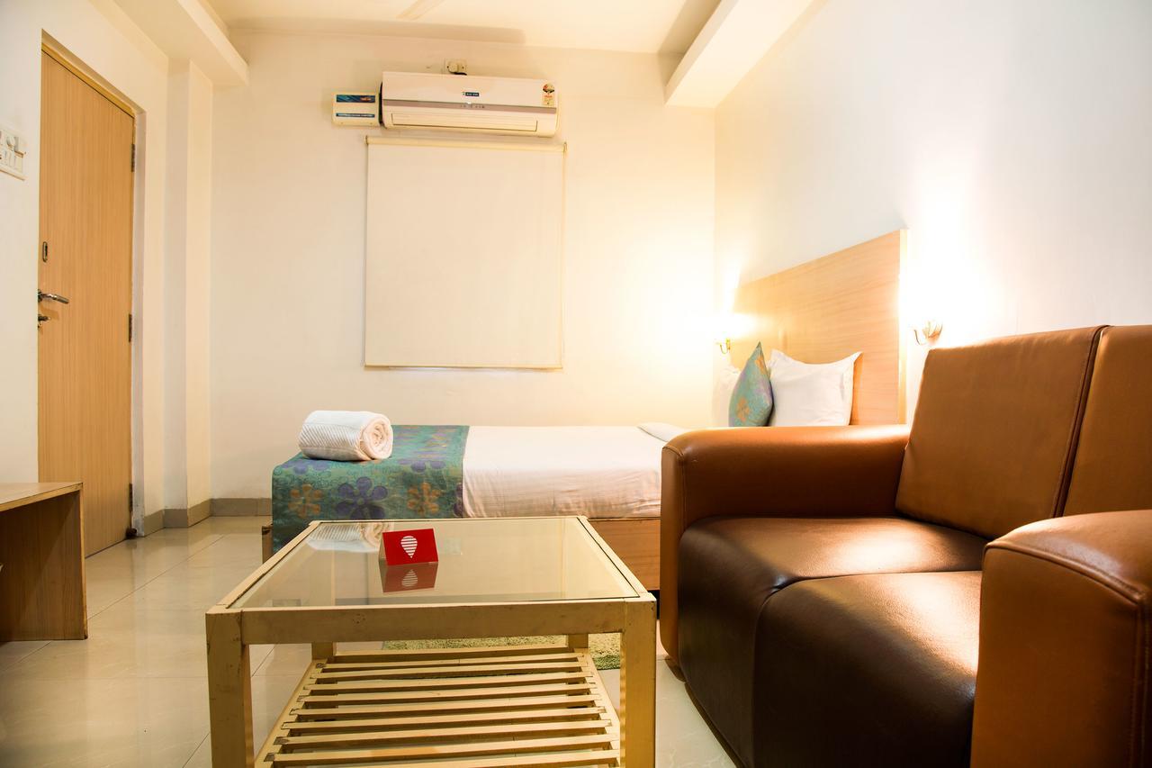 Oyo 10235 Oyster Transit Hotels Hyderabad Bagian luar foto