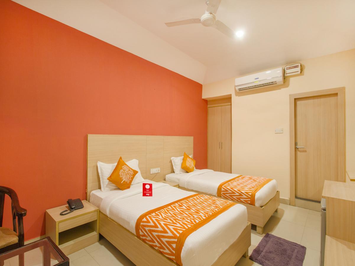 Oyo 10235 Oyster Transit Hotels Hyderabad Bagian luar foto